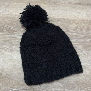 black pom pom beanie 🖤